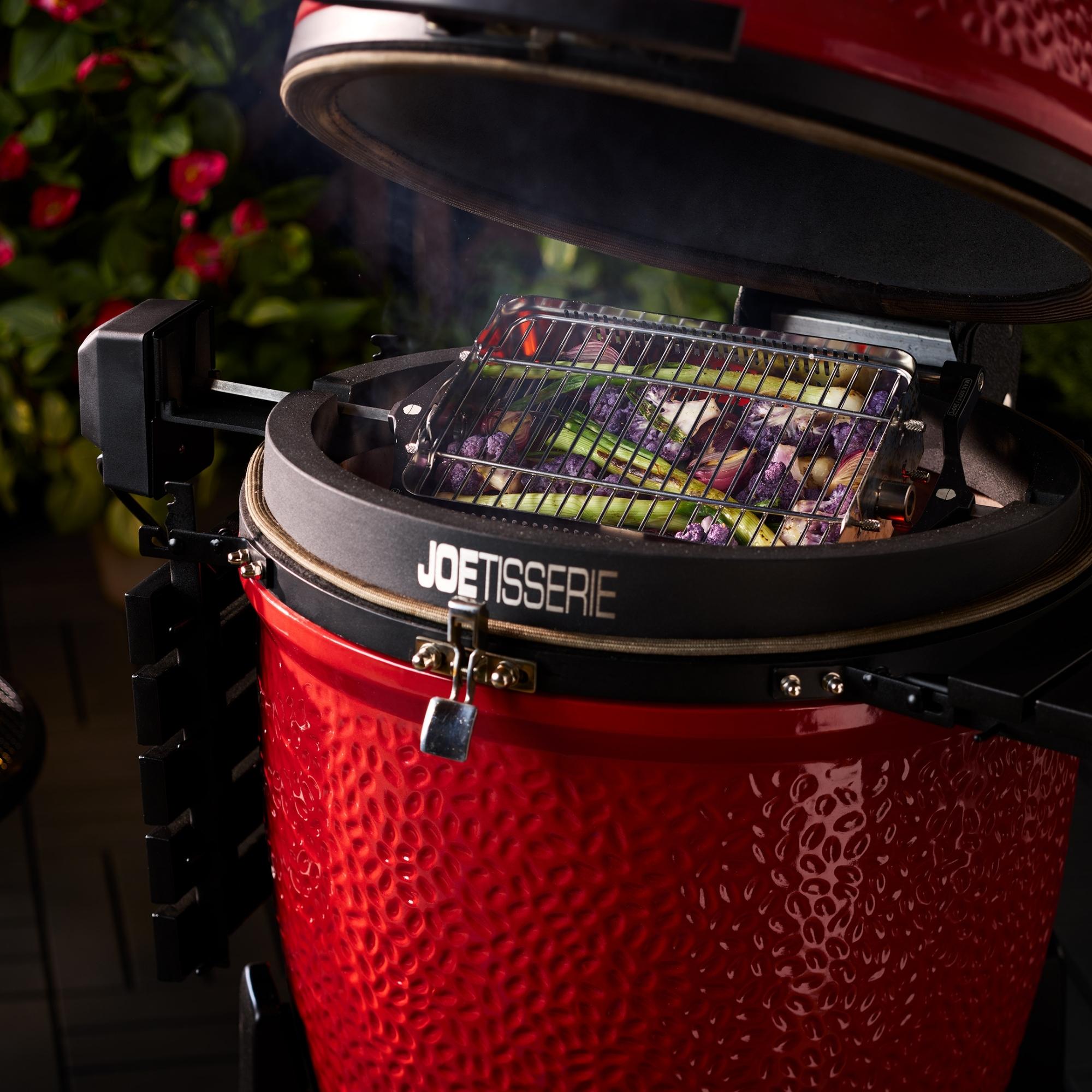 Classic III Kamado Joe with Voyager Pack