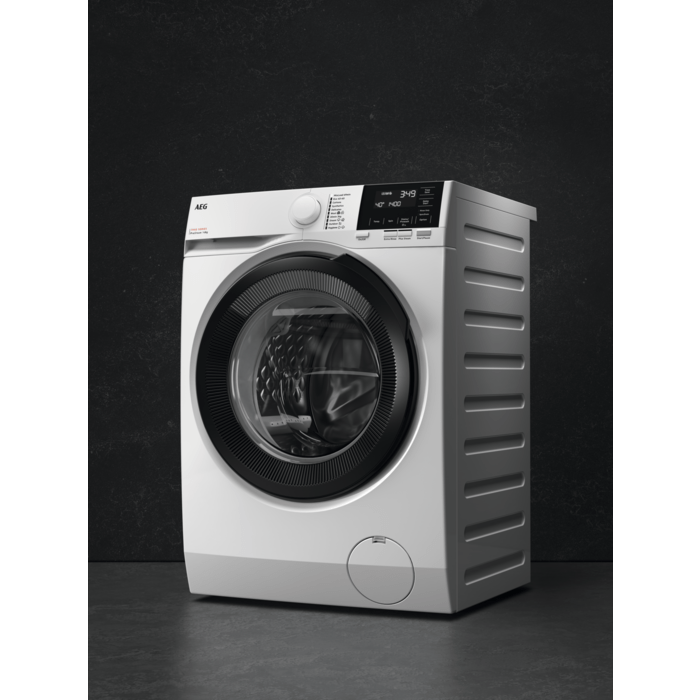 AEG 7000 ProSteam LFR71864B 8kg 1600 Spin Washing Machine